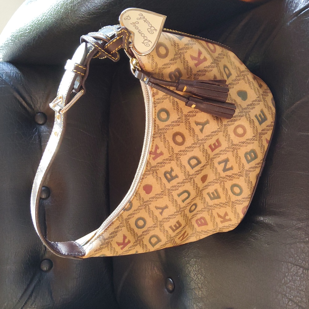 Chic Tan Designer Hobo Bag